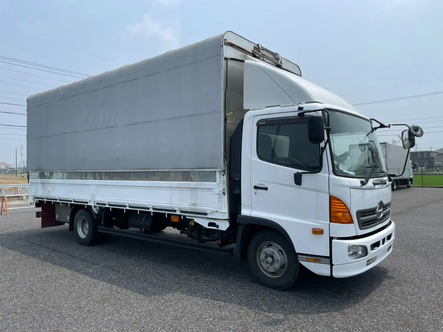 日野 レンジャー 中型/増トン ウイング 幌ウイング TKG-FC9JKAAの中古トラック画像2