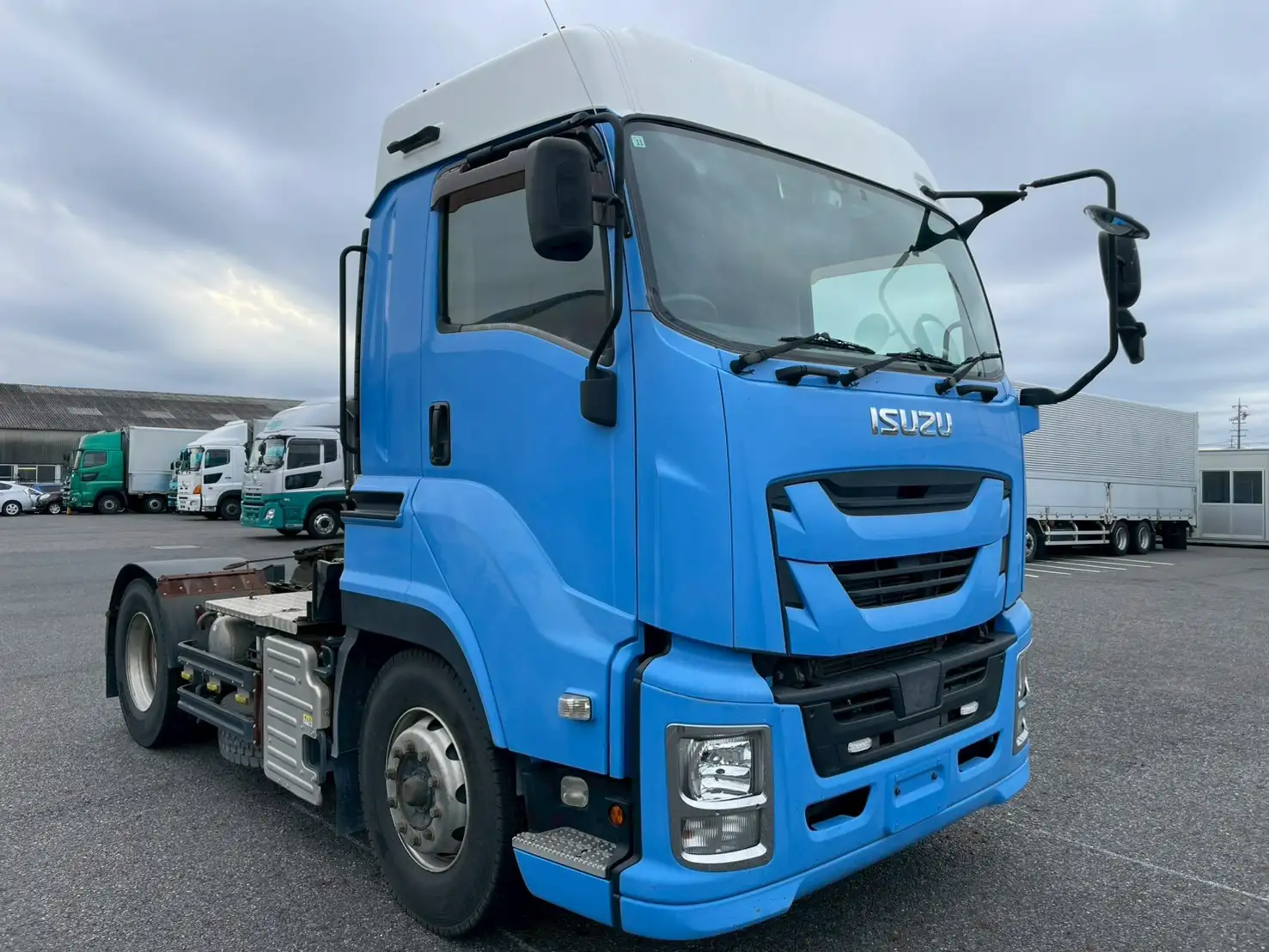 いすゞ ギガ 大型 トラクター ハイルーフ 1デフの中古トラック画像2