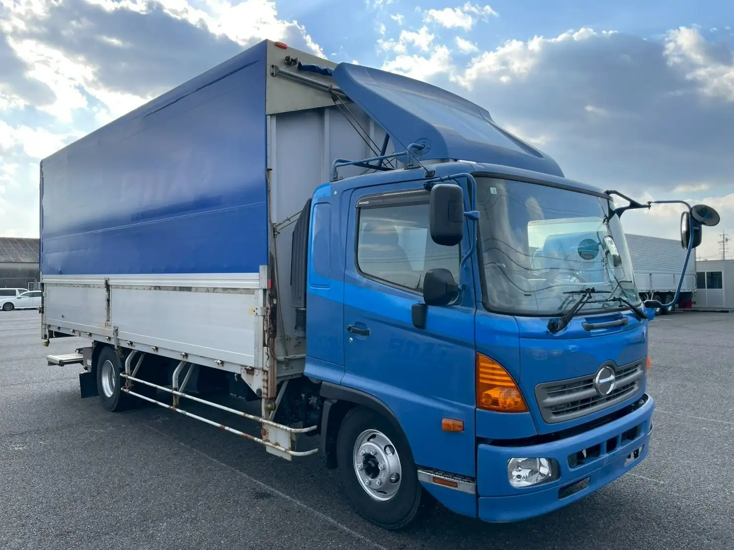 日野 レンジャー 中型/増トン ウイング 幌ウイング パワーゲートの中古トラック画像2