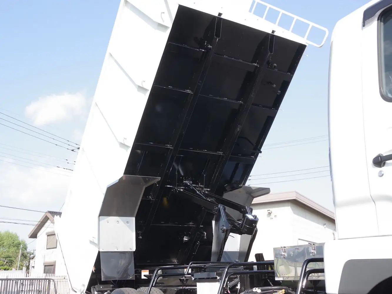 三菱 ファイター 中型/増トン ダンプ 土砂禁 ステンレス張りの中古トラック画像14