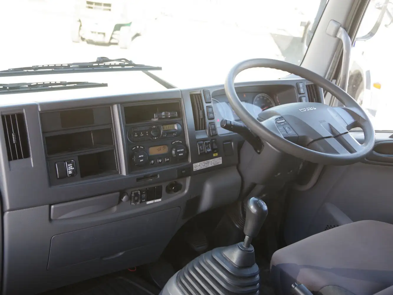 いすゞ フォワード 中型/増トン 平ボディ 床鉄板 アルミブロックの中古トラック画像12