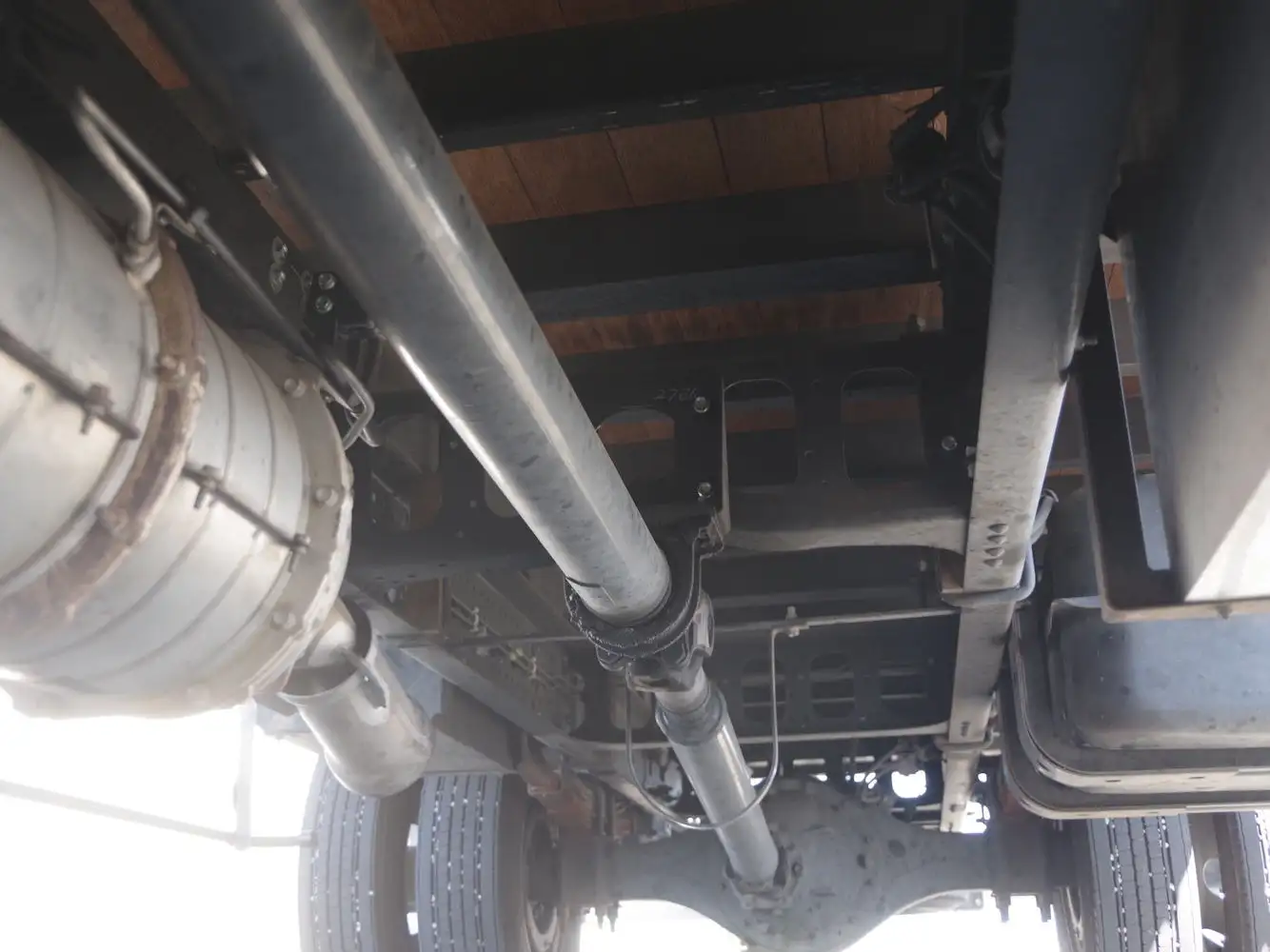 いすゞ フォワード 中型/増トン 平ボディ 床鉄板 アルミブロックの中古トラック画像14