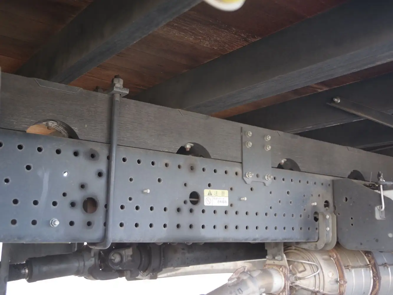 いすゞ フォワード 中型/増トン 平ボディ 床鉄板 アルミブロックの中古トラック画像15