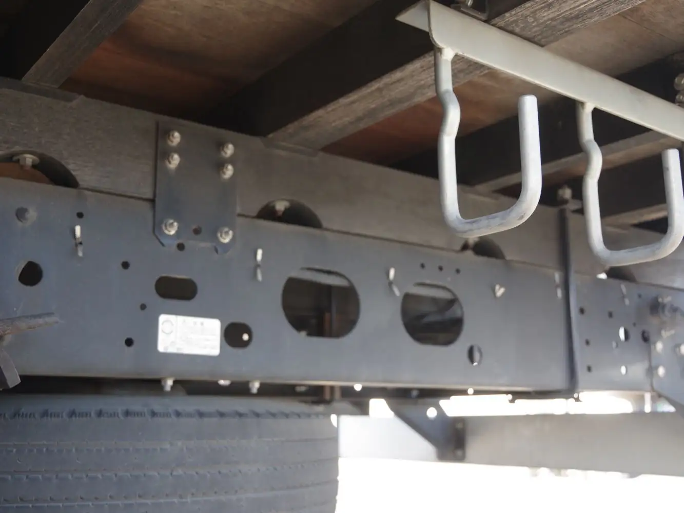 いすゞ フォワード 中型/増トン 平ボディ 床鉄板 アルミブロックの中古トラック画像像17