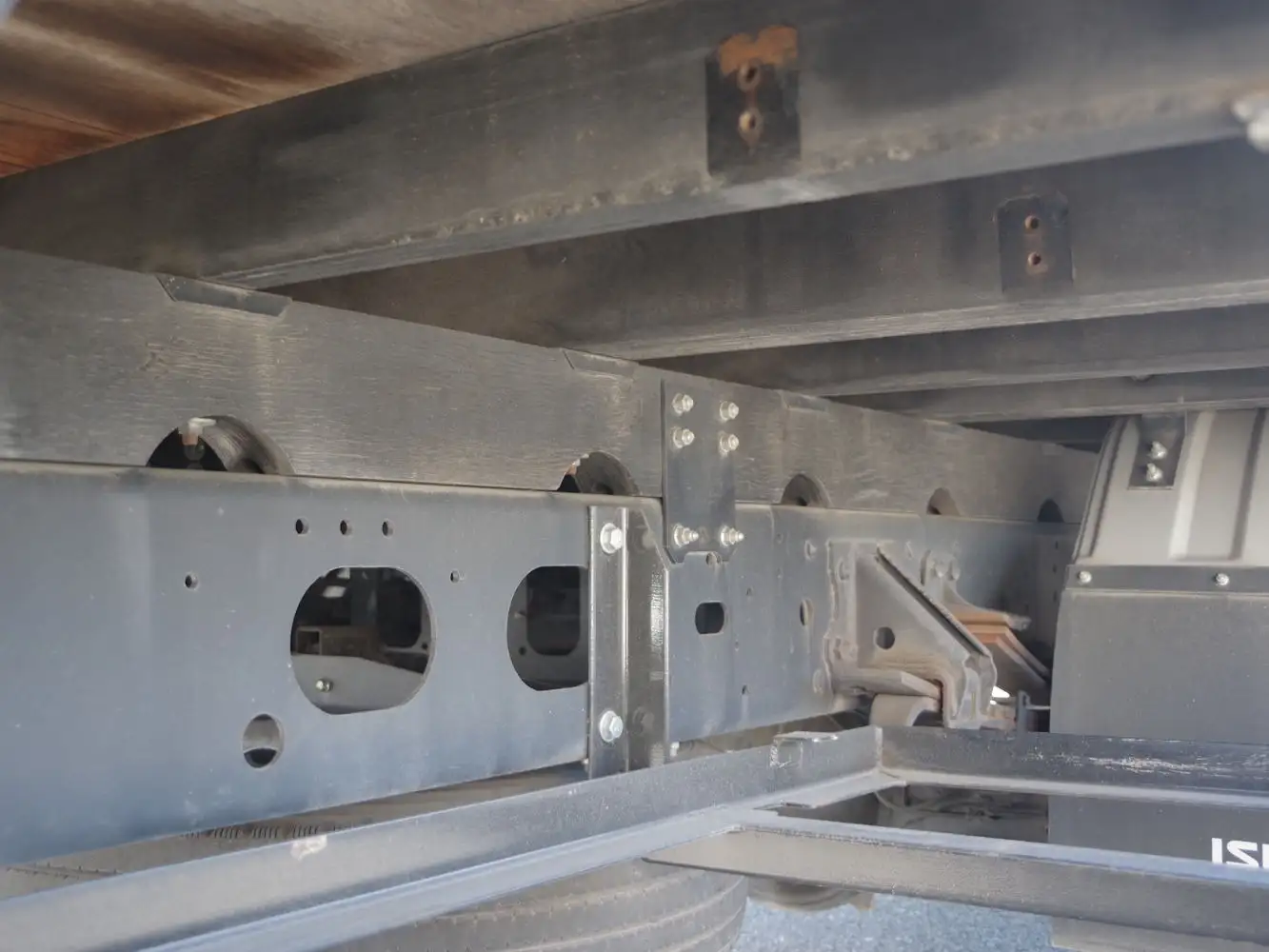 いすゞ フォワード 中型/増トン 平ボディ 床鉄板 アルミブロックの中古トラック画像16