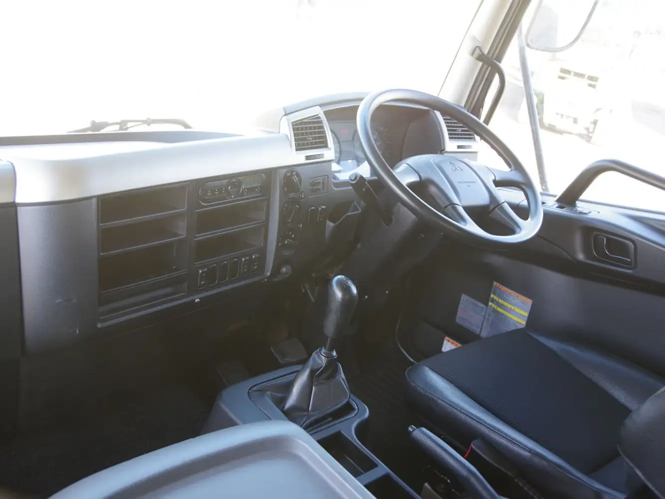 三菱 ファイター 中型/増トン 平ボディ アルミブロック ベッドの中古トラック画像13