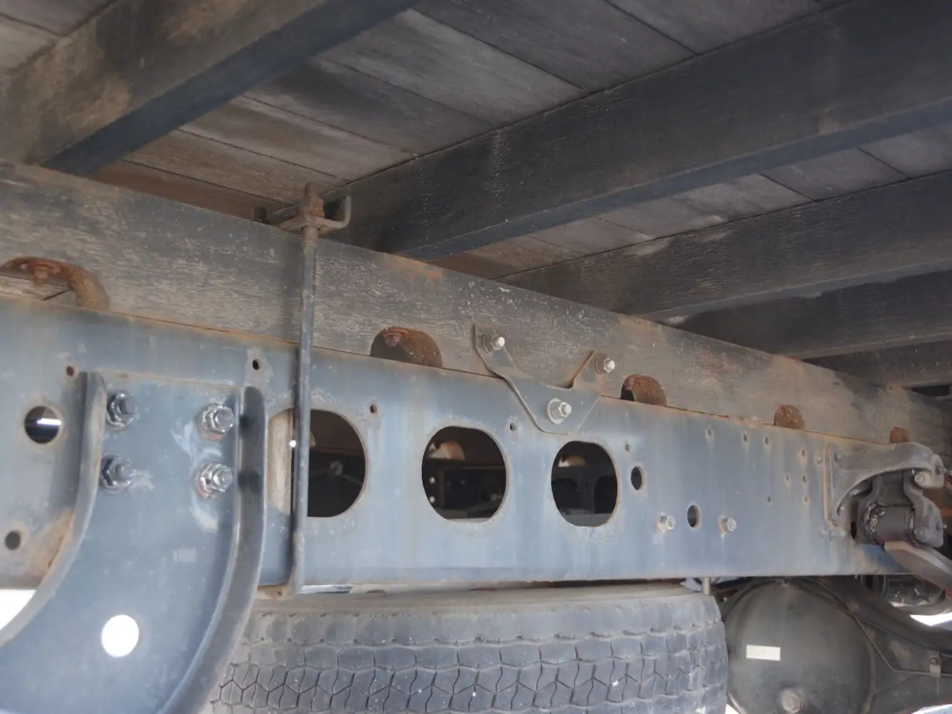 三菱 ファイター 中型/増トン 平ボディ アルミブロック ベッドの中古トラック画像16