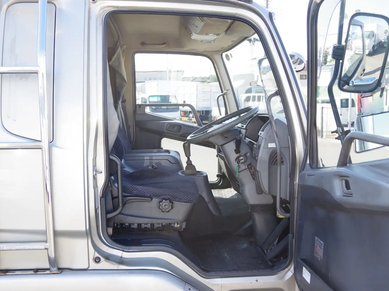 三菱 ファイター 中型/増トン 平ボディ 床鉄板 アルミブロックの中古トラック画像14