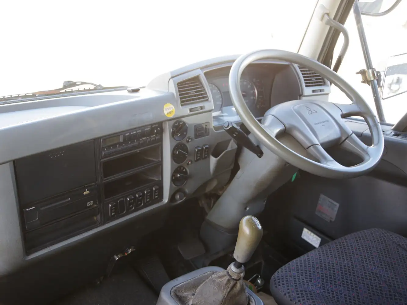 三菱 ファイター 中型/増トン 平ボディ 床鉄板 アルミブロックの中古トラック画像15