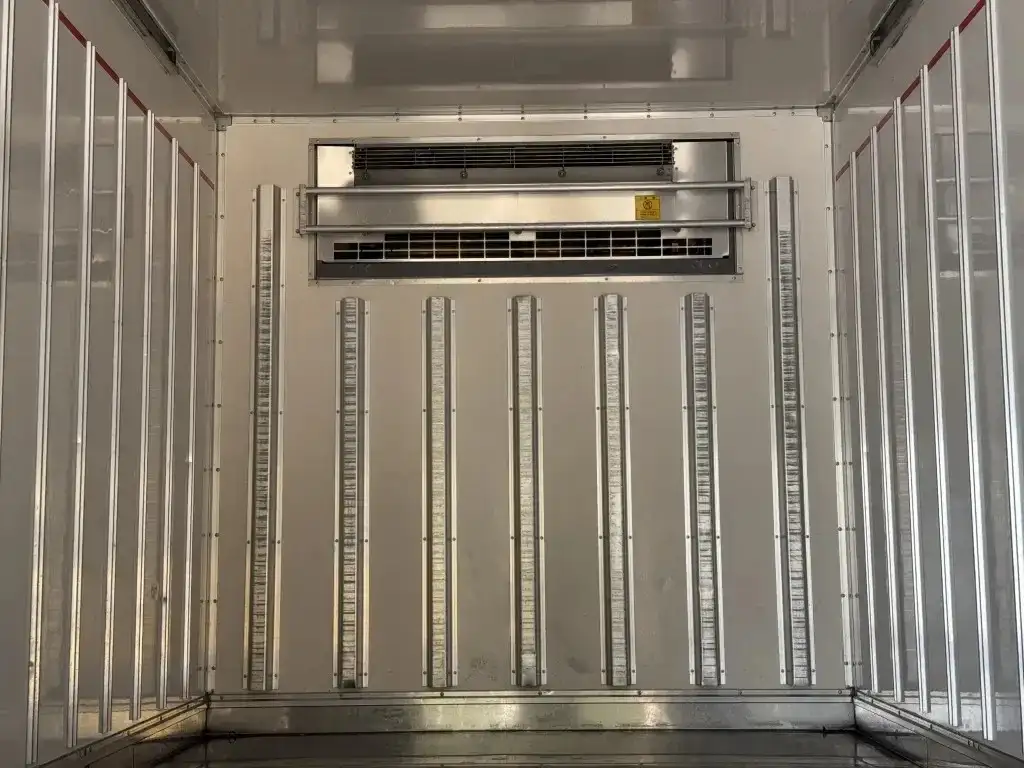 いすゞ エルフ 小型 冷凍冷蔵 中温 床ステンの中古トラック画像7