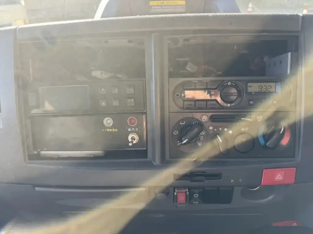 いすゞ エルフ 小型 冷凍冷蔵 中温 床ステンの中古トラック画像14