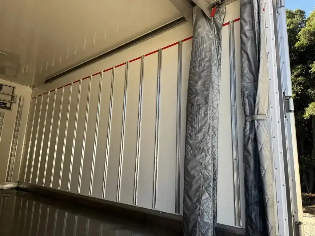 いすゞ エルフ 小型 冷凍冷蔵 中温 床ステンの中古トラック画像10