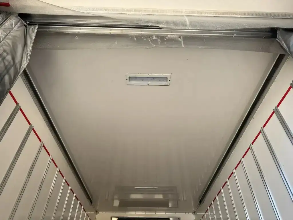 いすゞ エルフ 小型 冷凍冷蔵 中温 床ステンの中古トラック画像11