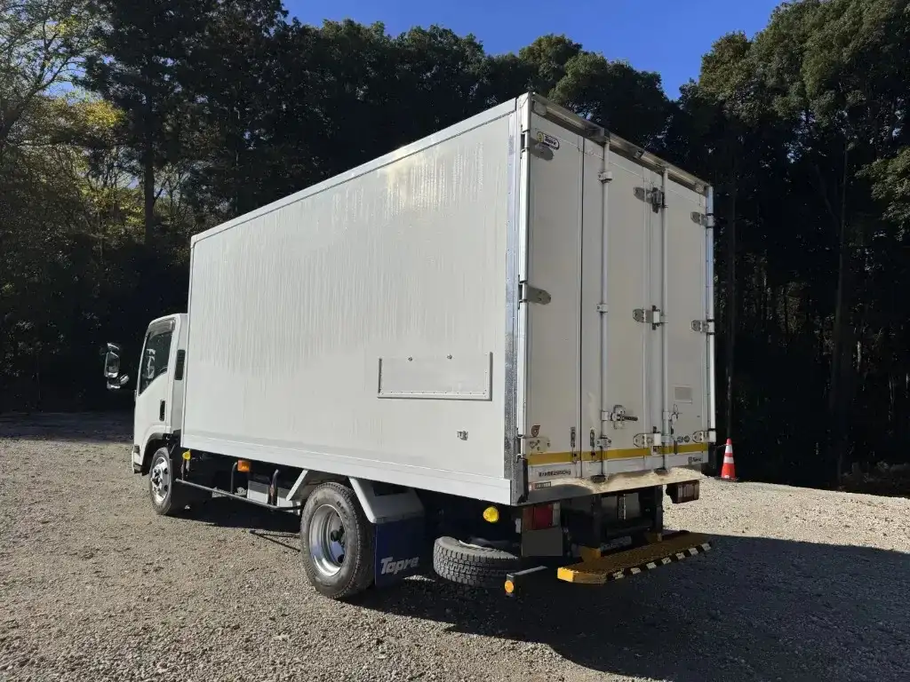 いすゞ エルフ 小型 冷凍冷蔵 中温 床ステンの中古トラック画像4