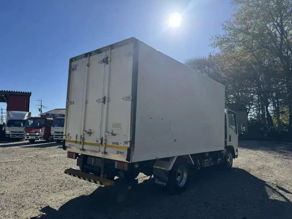 いすゞ エルフ 小型 冷凍冷蔵 中温 床ステンの中古トラック画像2