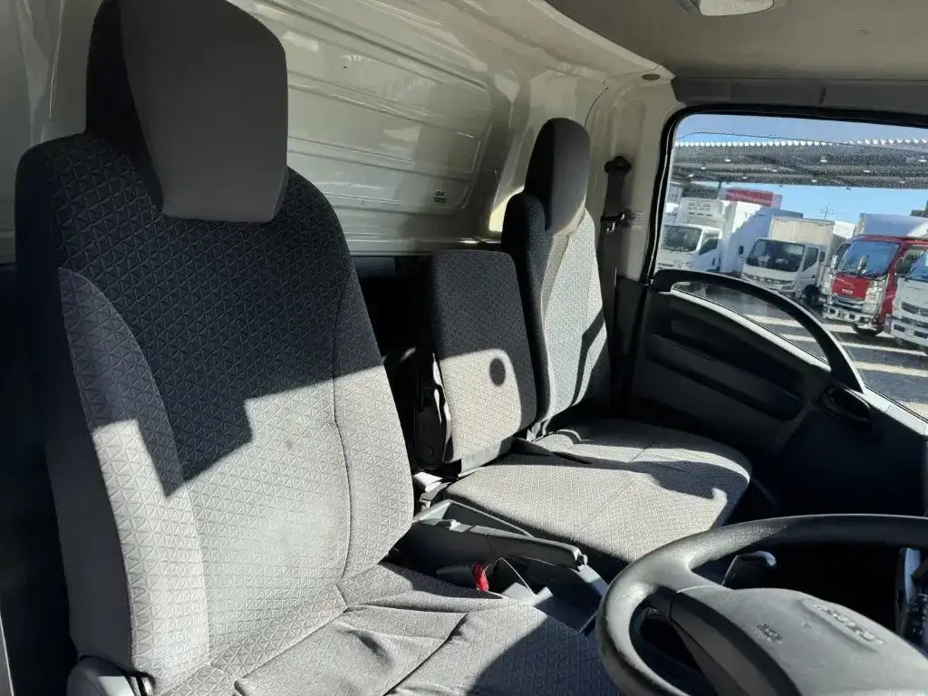 いすゞ エルフ 小型 冷凍冷蔵 中温 床ステンの中古トラック画像12