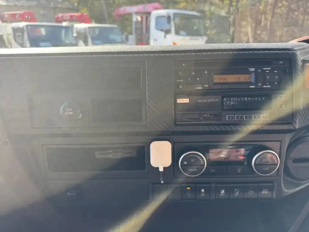 日野 レンジャー 中型/増トン ウイング エアサス ベッドの中古トラック画像15