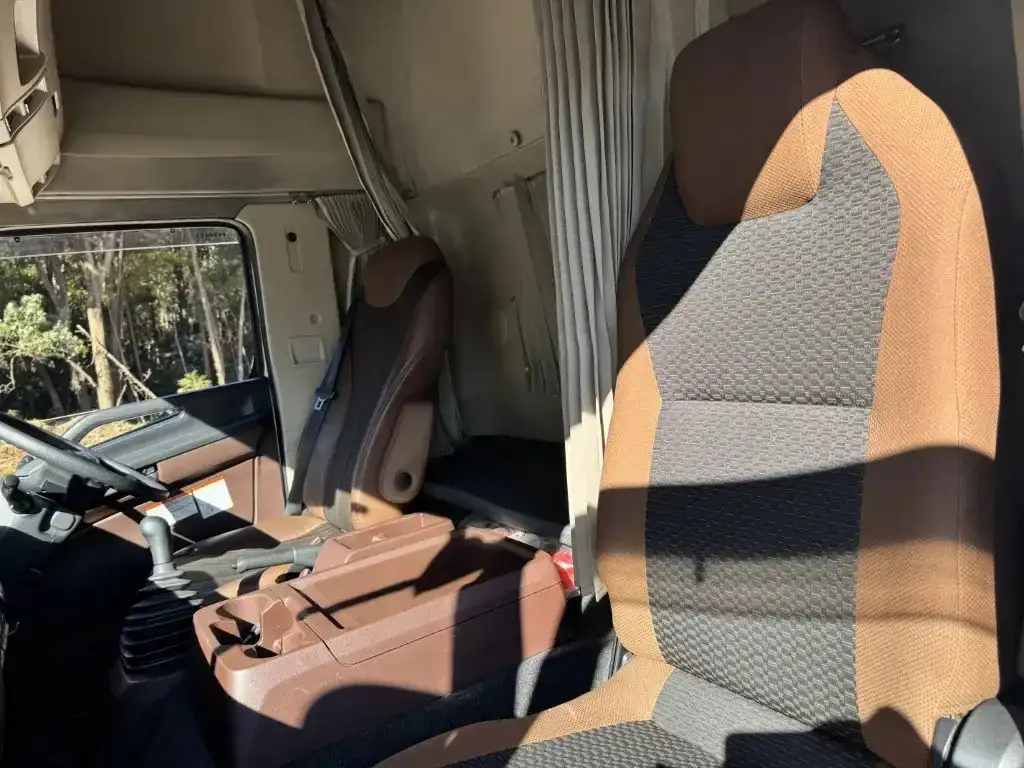 日野 レンジャー 中型/増トン ウイング エアサス ベッドの中古トラック画像12