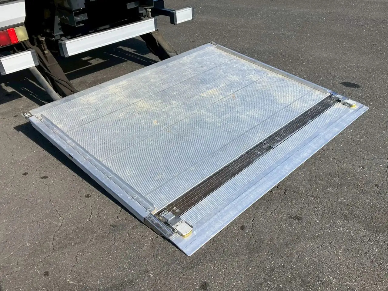 いすゞ エルフ 小型 アルミバン パワーゲート TKG-NMR85ANの中古トラック画像9