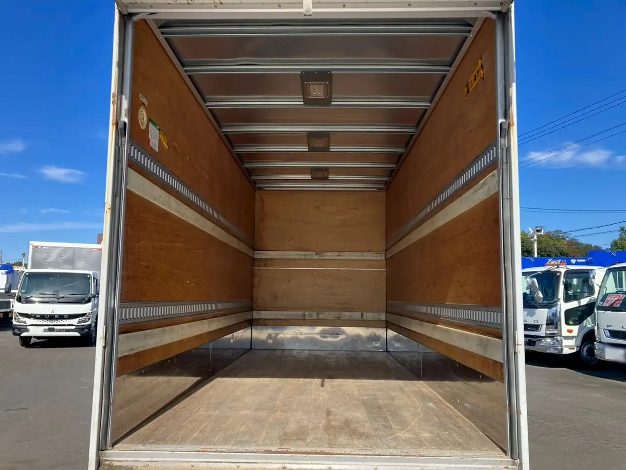 いすゞ エルフ 小型 アルミバン パワーゲート TKG-NMR85ANの中古トラック画像6