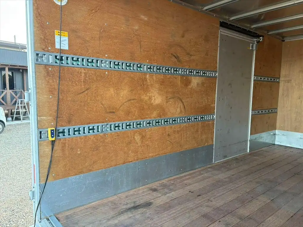 いすゞ エルフ 小型 アルミバン パワーゲート サイドドアの中古トラック画像9