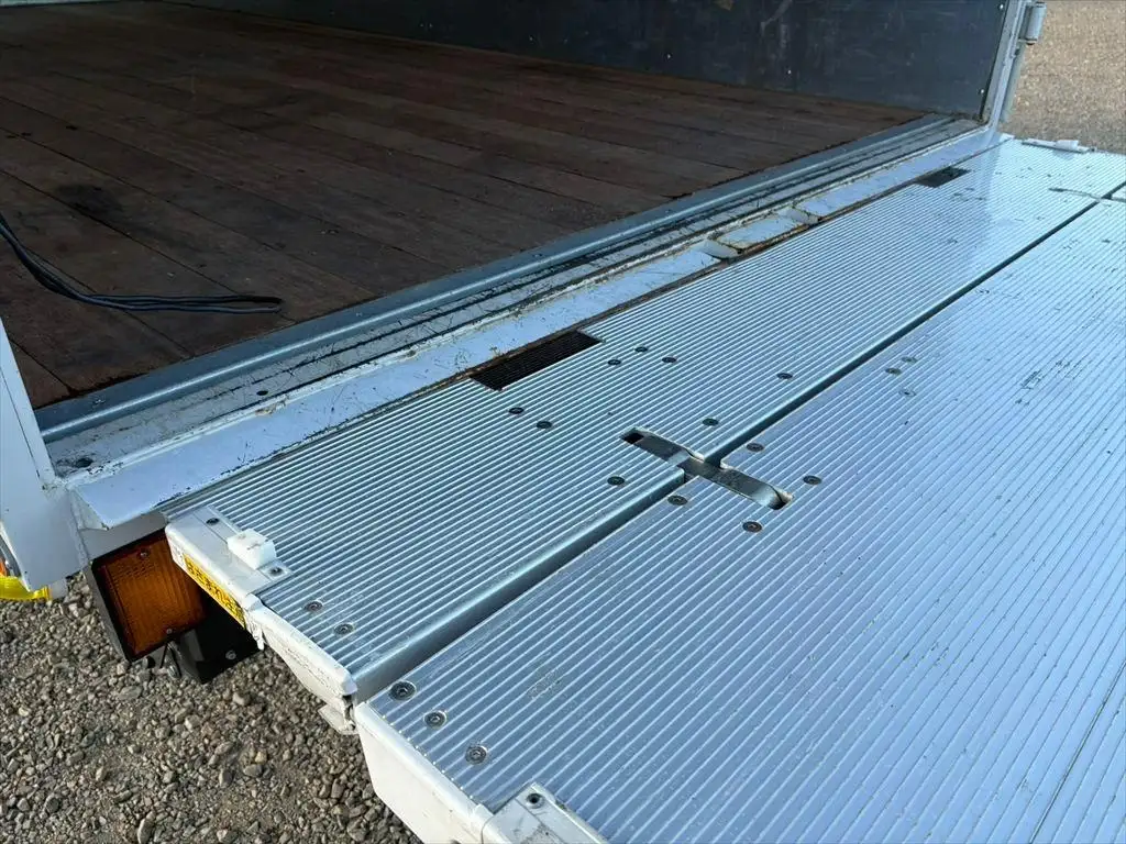 いすゞ エルフ 小型 アルミバン パワーゲート サイドドアの中古トラック画像11