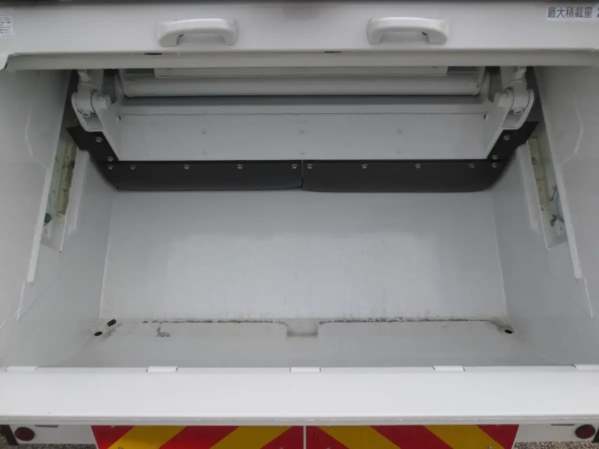 三菱 キャンター 小型 パッカー車 プレス式 2PG-FEB90の中古トラック画像9