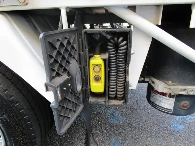 日産 アトラス 小型 平ボディ パワーゲート CBF-SQ2F24の中古トラック画像10