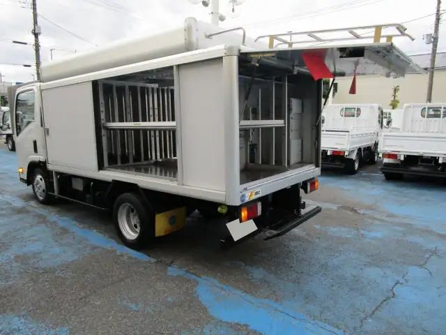 いすゞ エルフ 小型 アルミバン ボトルカー サイドドアの中古トラック画像4