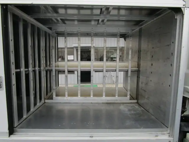 いすゞ エルフ 小型 アルミバン ボトルカー サイドドアの中古トラック画像6