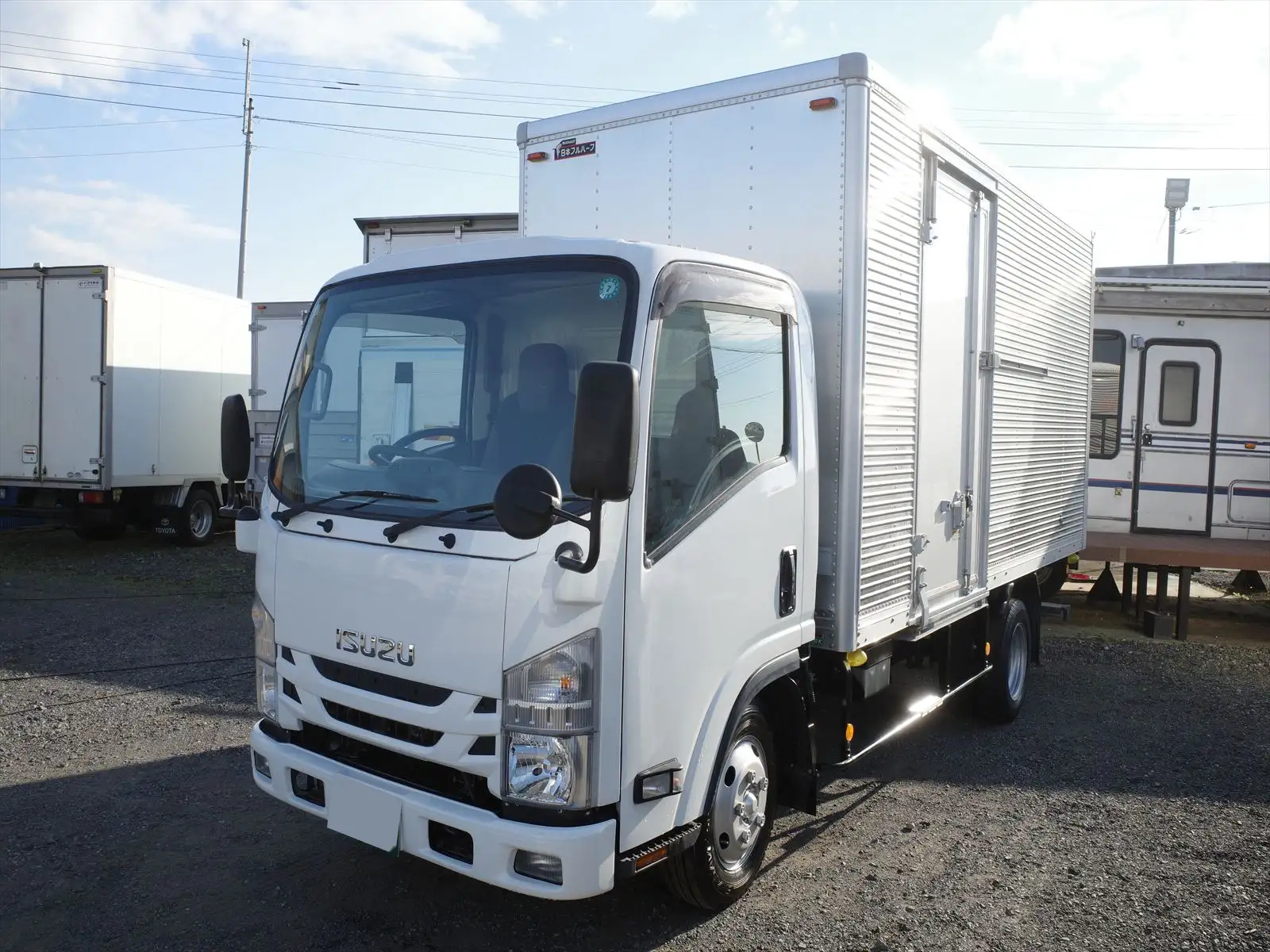 いすゞ エルフ 小型 アルミバン サイドドア 2RG-NLR88AN の中古トラック【車両No.201630】