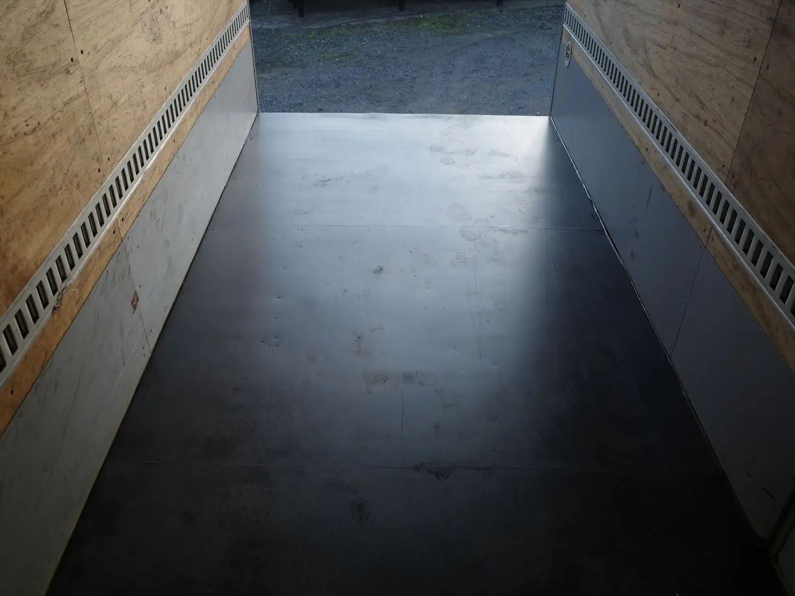 いすゞ エルフ 小型 アルミバン サイドドア 2RG-NLR88ANの中古トラック画像11