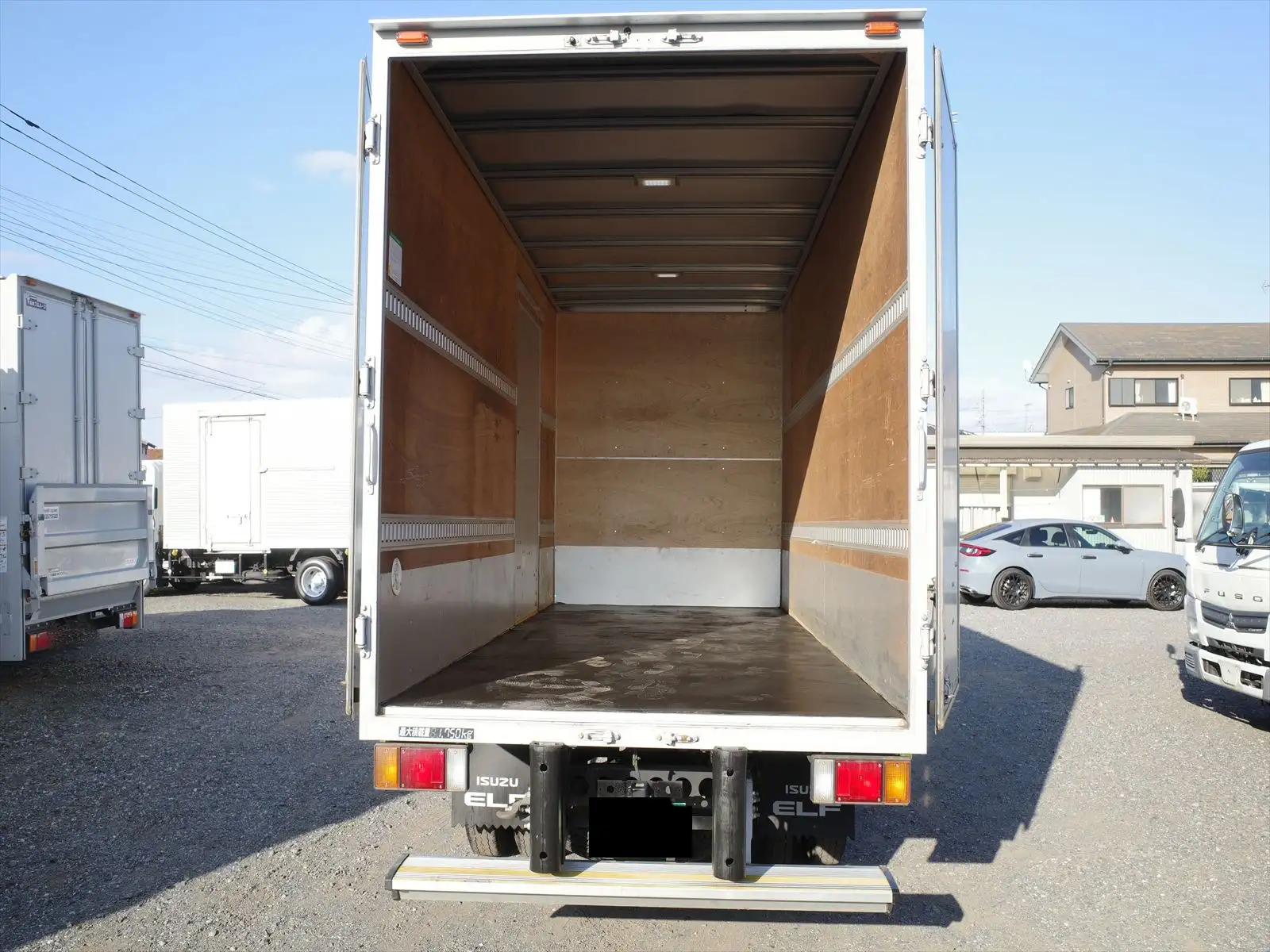 いすゞ エルフ 小型 アルミバン サイドドア 2RG-NLR88ANの中古トラック画像8