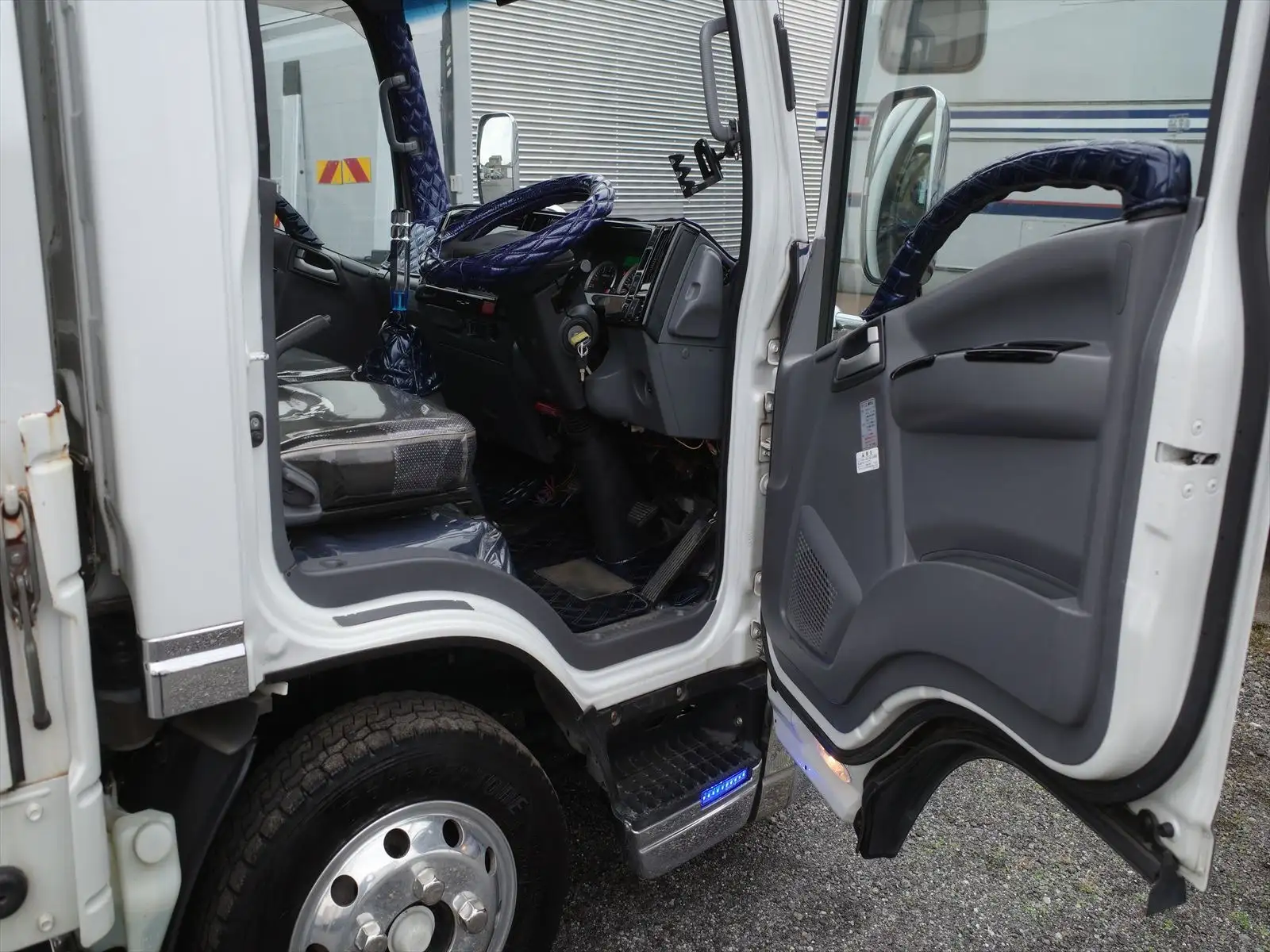 いすゞ エルフ 小型 平ボディ 床鉄板 カスタムの中古トラック画像10