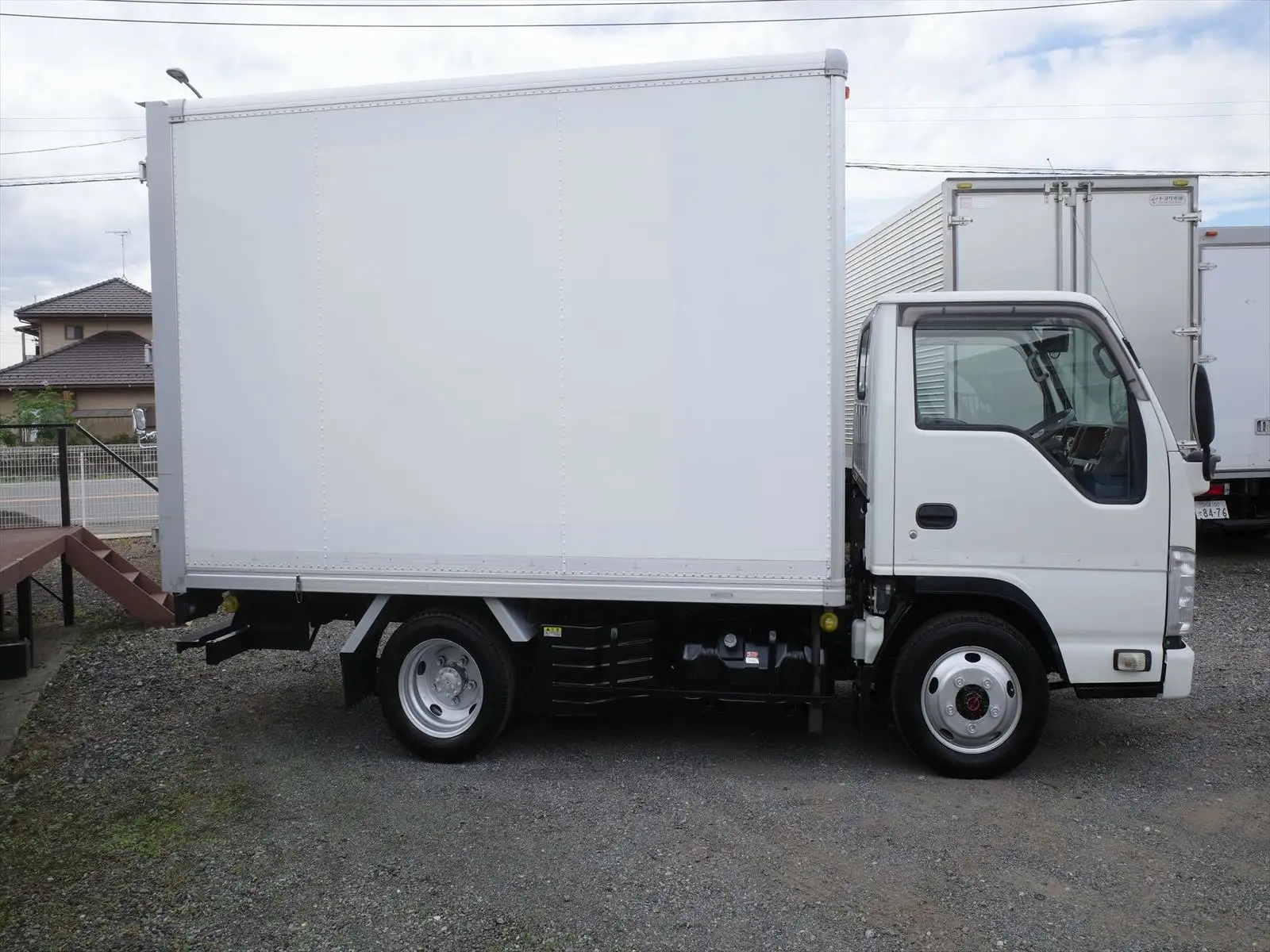 いすゞ エルフ 小型 アルミバン TPG-NHS85AN H30の中古トラック画像3