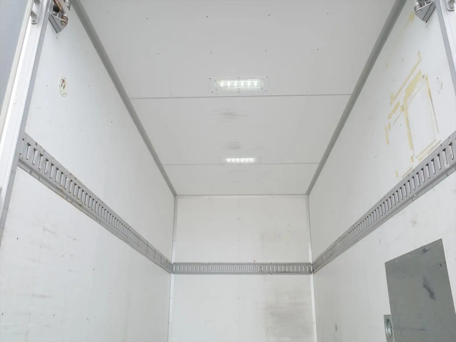 いすゞ エルフ 小型 アルミバン TPG-NHS85AN H30の中古トラック画像8