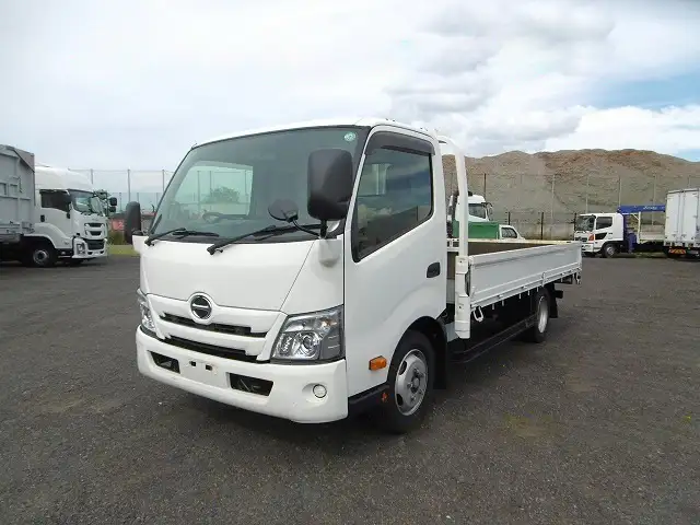 日野 デュトロ 小型 平ボディ 2RG-XZU710 R2 の中古トラック【車両No.201695】
