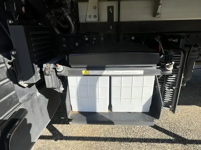 三菱 キャンター 小型 アルミバン サイドドア 2PG-FEB80の中古トラック画像13