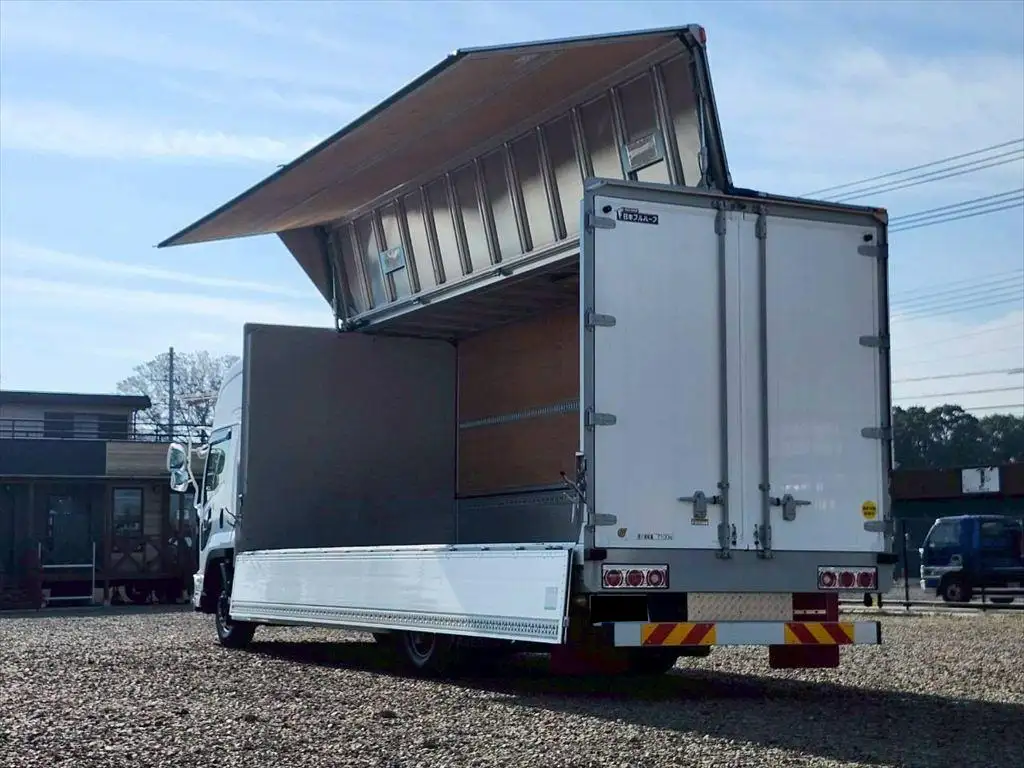 いすゞ フォワード 中型/増トン ウイング エアサス ベッドの中古トラック画像6