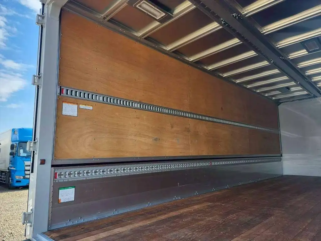 いすゞ フォワード 中型/増トン ウイング エアサス ベッドの中古トラック画像9