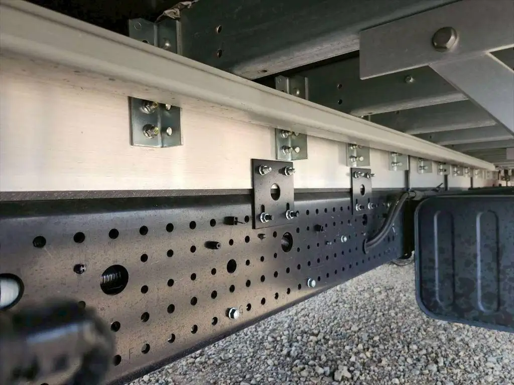 いすゞ フォワード 中型/増トン ウイング エアサス ベッドの中古トラック画像18