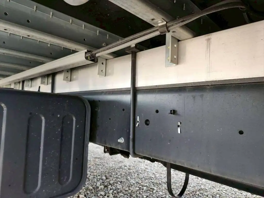 いすゞ フォワード 中型/増トン ウイング エアサス ベッドの中古トラック画像16