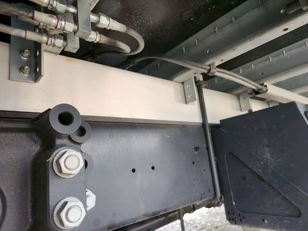 いすゞ フォワード 中型/増トン ウイング エアサス ベッドの中古トラック画像像17