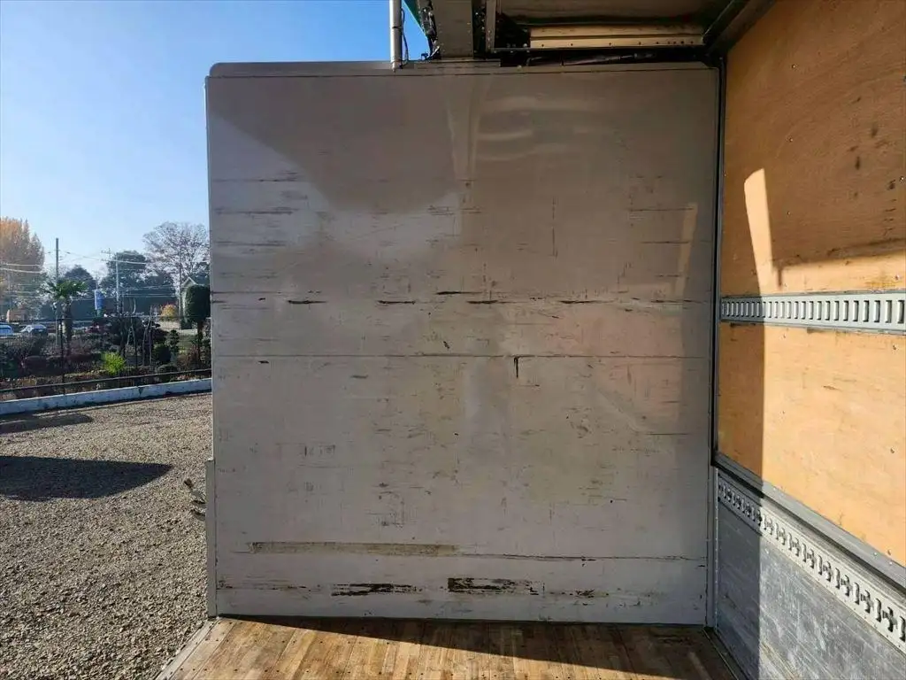 いすゞ ギガ 大型 ウイング パワーゲート ハイルーフの中古トラック画像6