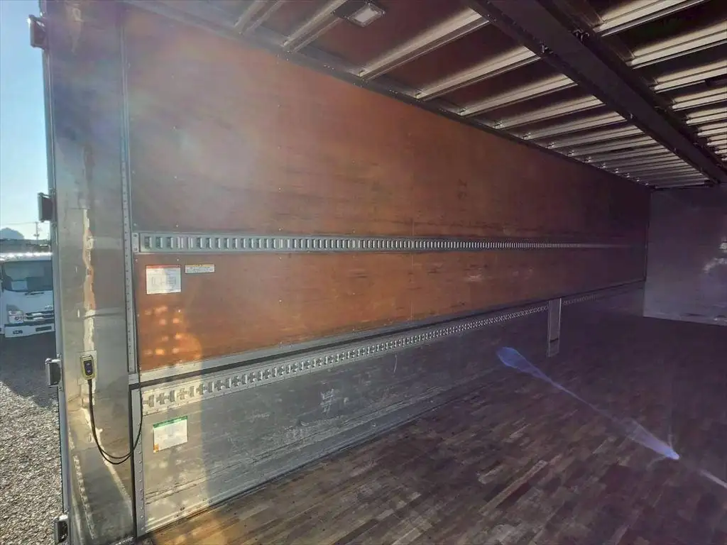 いすゞ ギガ 大型 ウイング パワーゲート ハイルーフの中古トラック画像8