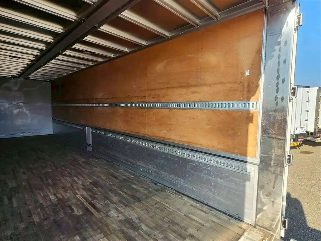 いすゞ ギガ 大型 ウイング パワーゲート ハイルーフの中古トラック画像9