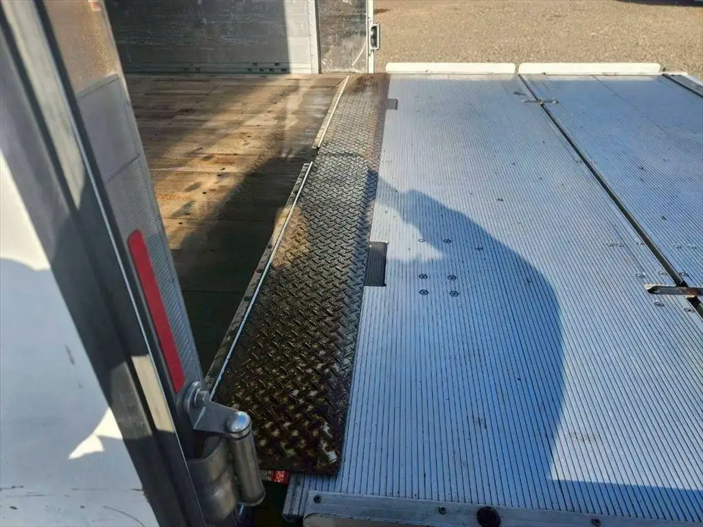 いすゞ ギガ 大型 ウイング パワーゲート ハイルーフの中古トラック画像10