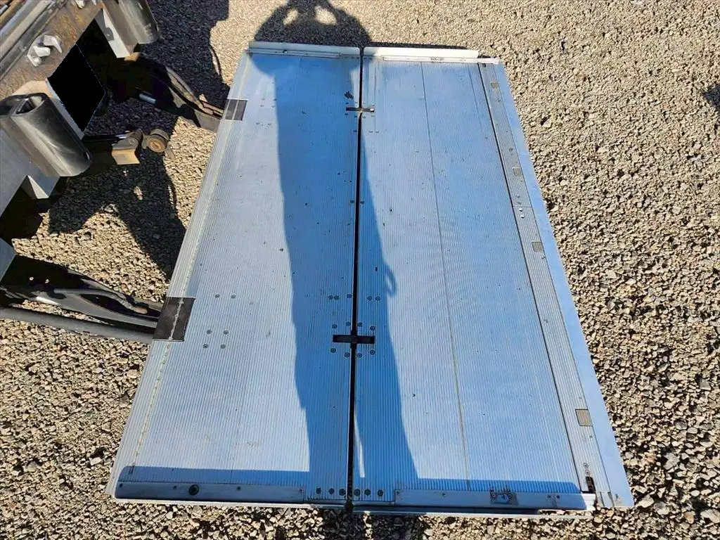 いすゞ ギガ 大型 ウイング パワーゲート ハイルーフの中古トラック画像11