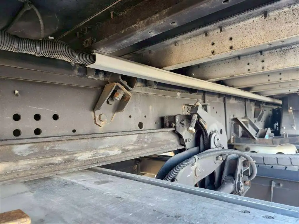 いすゞ ギガ 大型 ウイング パワーゲート ハイルーフの中古トラック画像像17