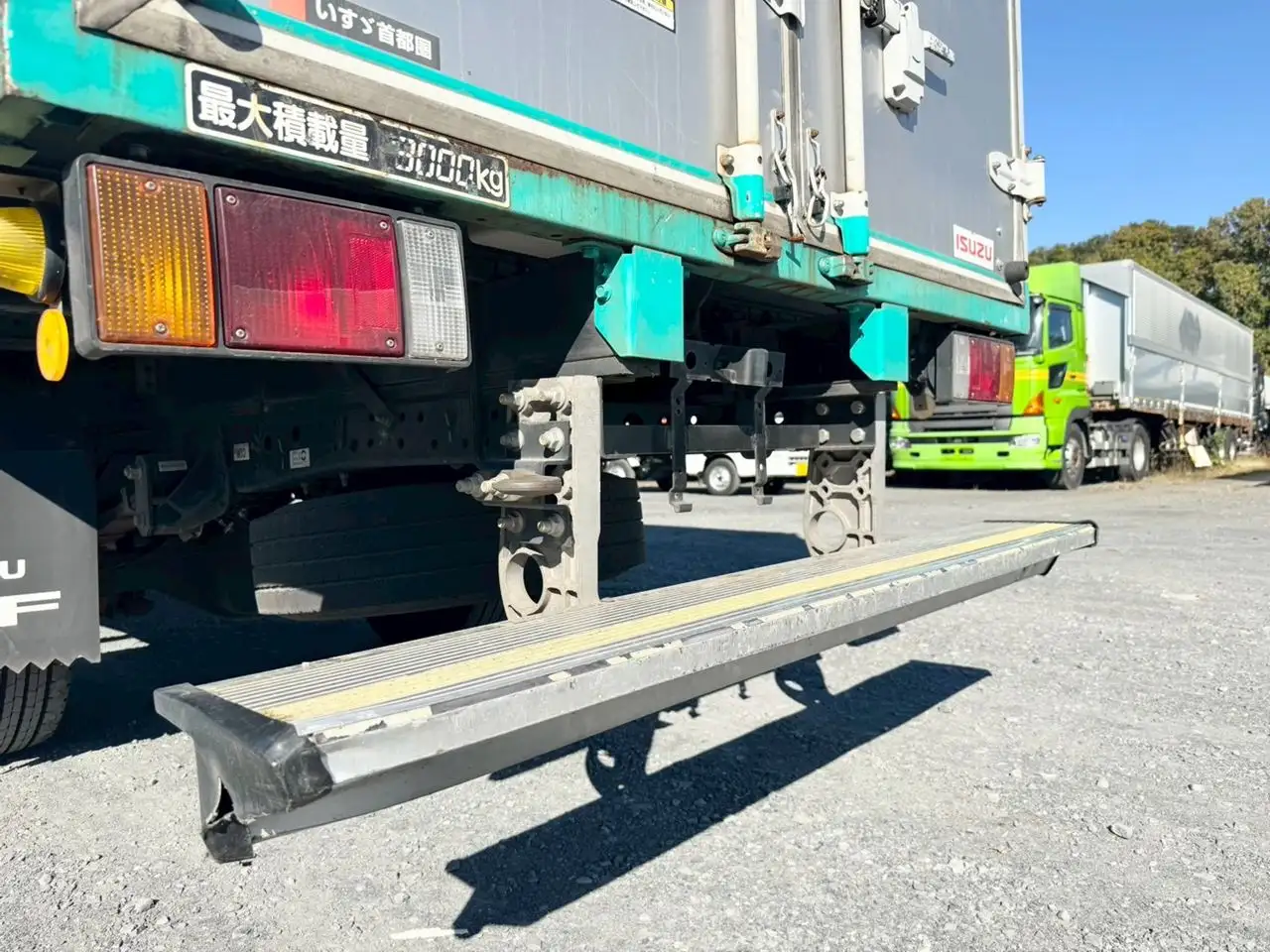 いすゞ エルフ 小型 アルミバン サイドドア TRG-NMR85ANの中古トラック画像9